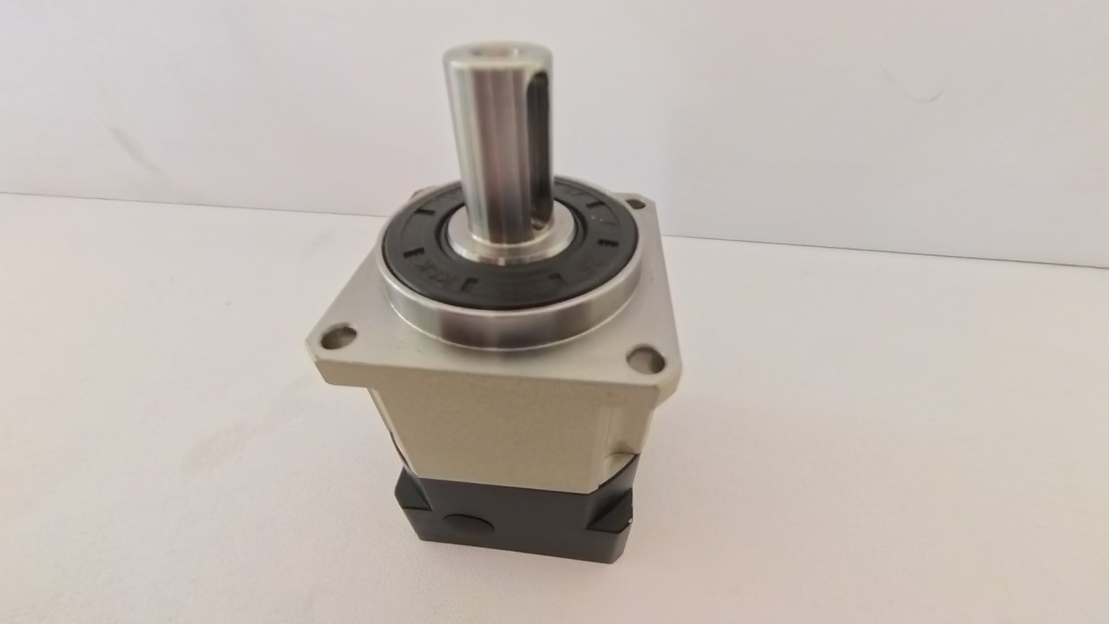 Small gear reducer for industrial machinery