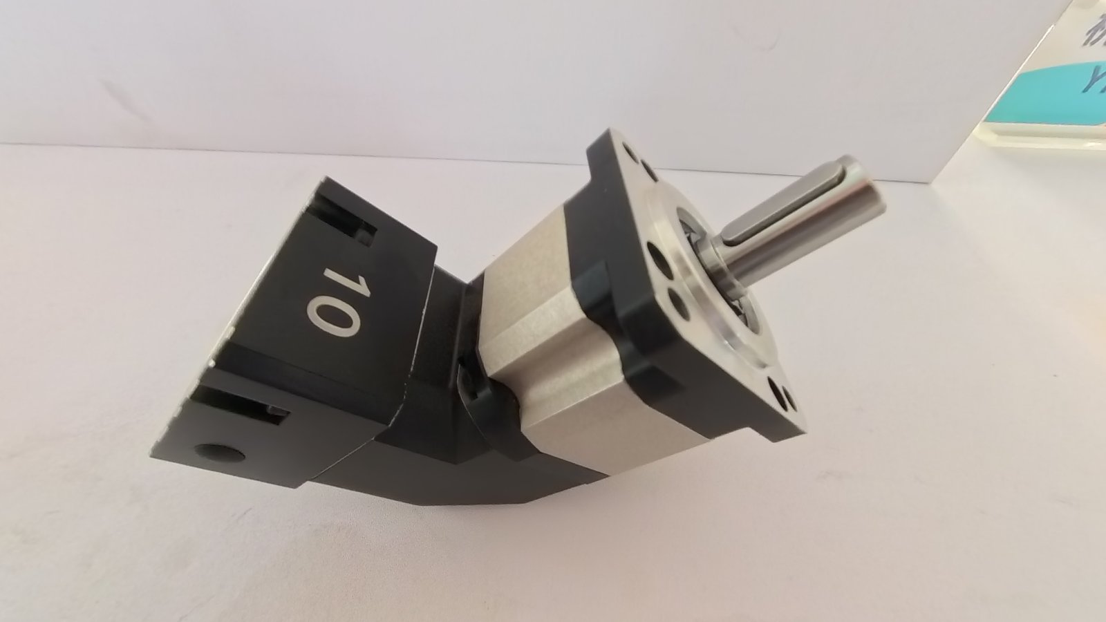 Small gear reducer selection guide for machinery applications